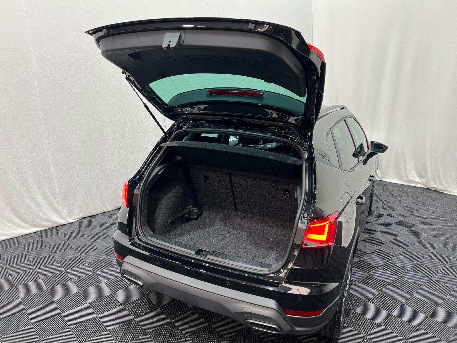 Fahrzeugabbildung SEAT Arona 1.0 TSI 85kW FR DSG