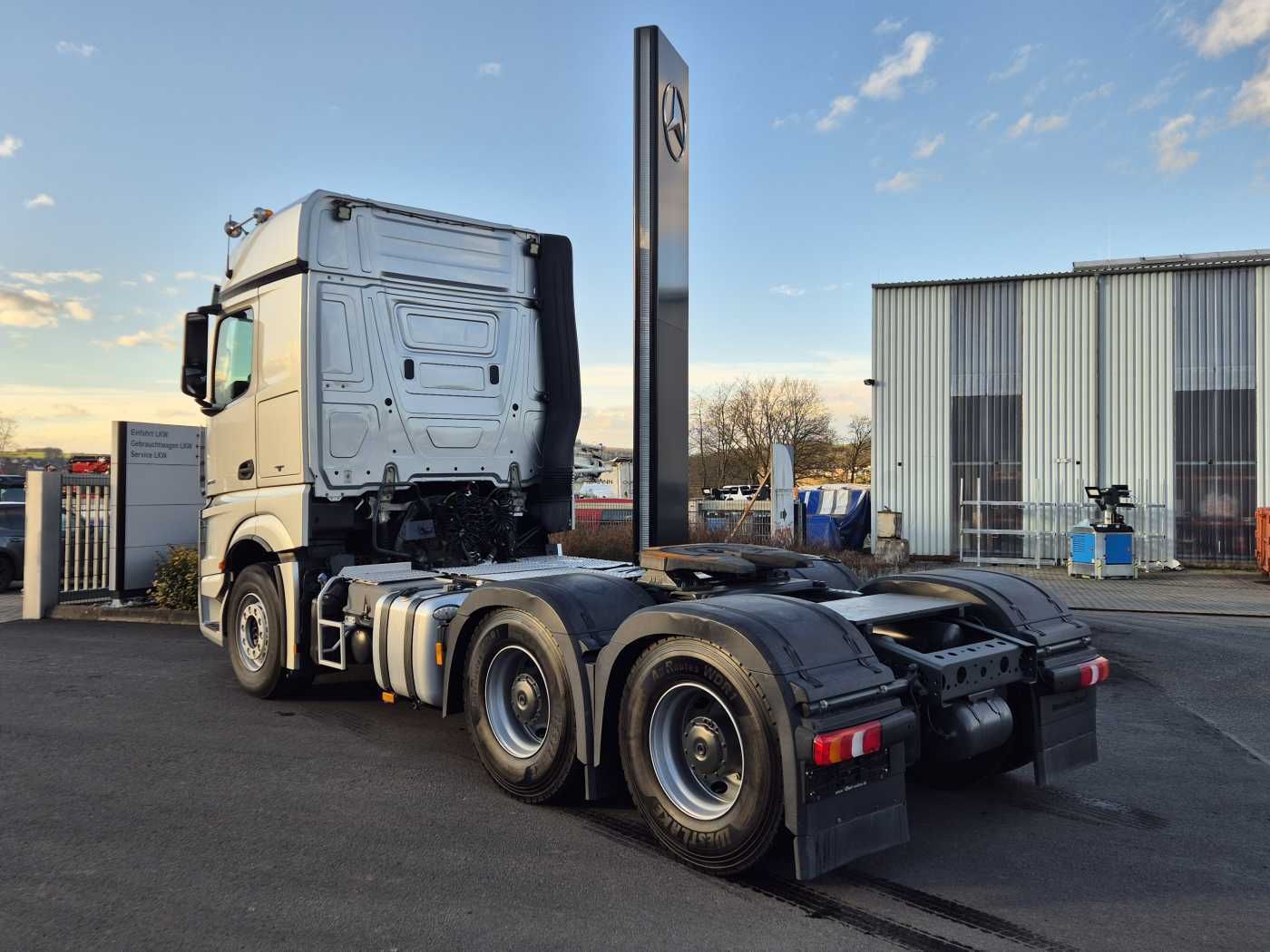 Fahrzeugabbildung Mercedes-Benz Actros 2658 LS 6x4 Turbo Retarder 120t BigSpace