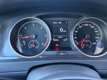 Volkswagen Golf - 11