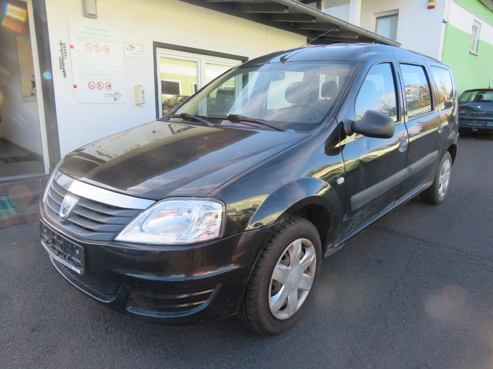 Dacia Logan 2011 — вигляд ззаду