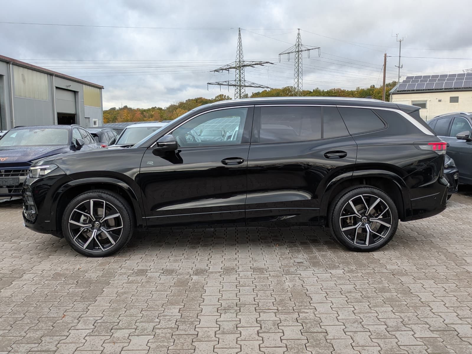 Fahrzeugabbildung Volkswagen Tayron 2.0 TDI 4M R-Line 7Si*MATRIX*AHK*PANO*HUD