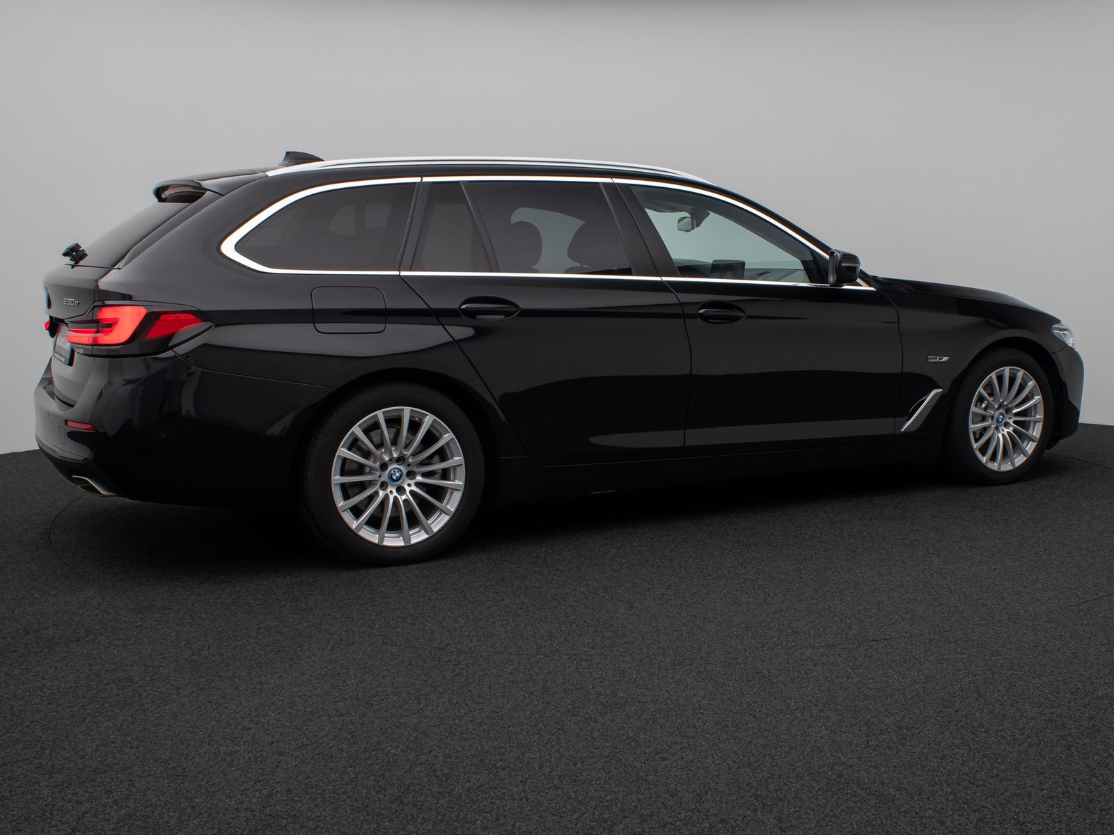 Fahrzeugabbildung BMW 530e xD Laser Kamera HUD DAB HiFi 4xKlima AHK