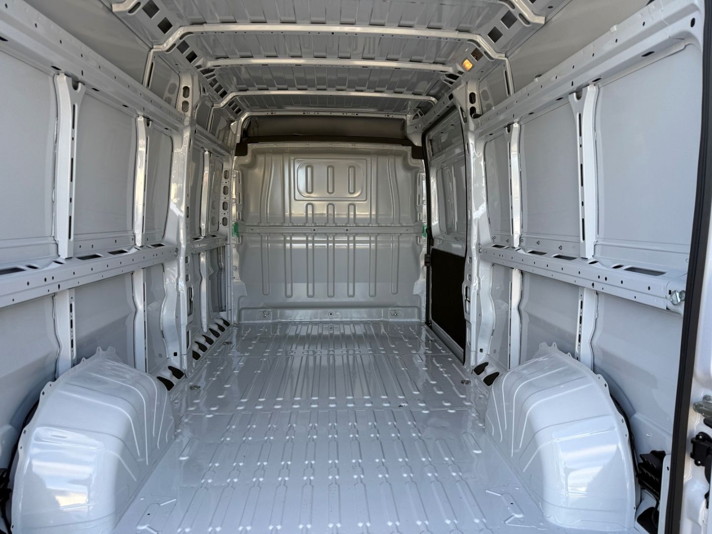 Fahrzeugabbildung Opel Movano Kasten H2 35 L3H2 BlueHDI 140
