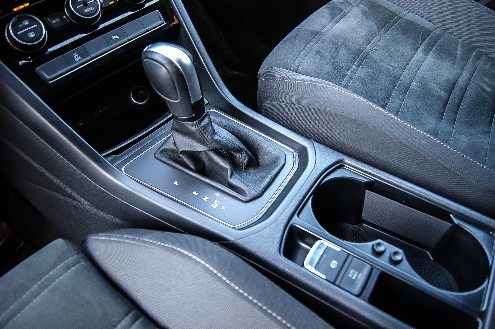 Fahrzeugabbildung Volkswagen Touran 15TSI Comfort DSG 7-SITZER VIRTUAL ANHZV
