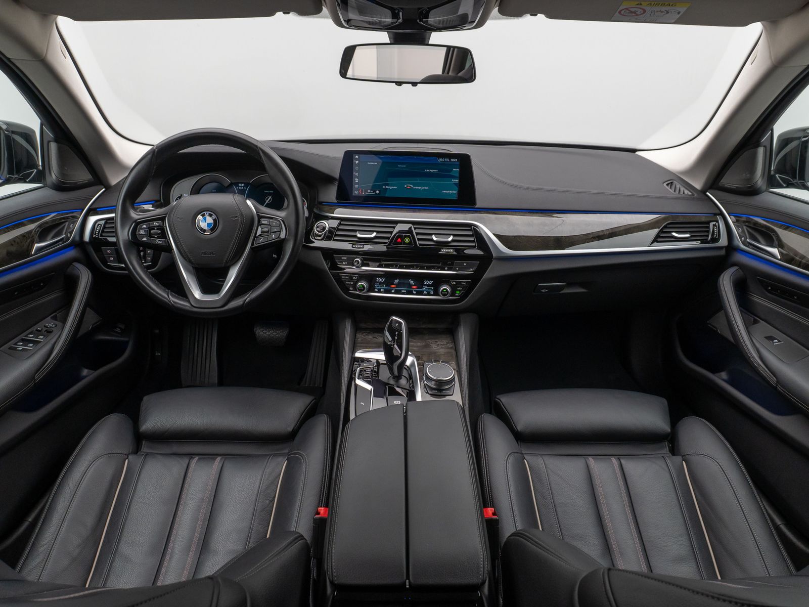 Fahrzeugabbildung BMW 520d Luxury Line Kamera HUD H/K Massage DisplKey