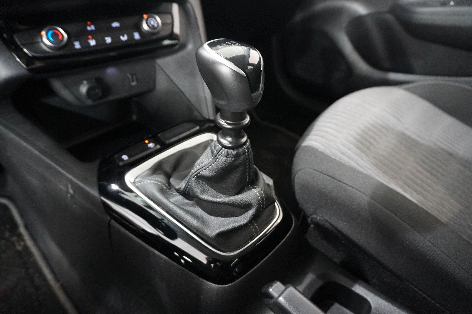 Fahrzeugabbildung Opel Corsa F 1.2T EDITION NAVI/USN/TEMP./SPORT/DAB+