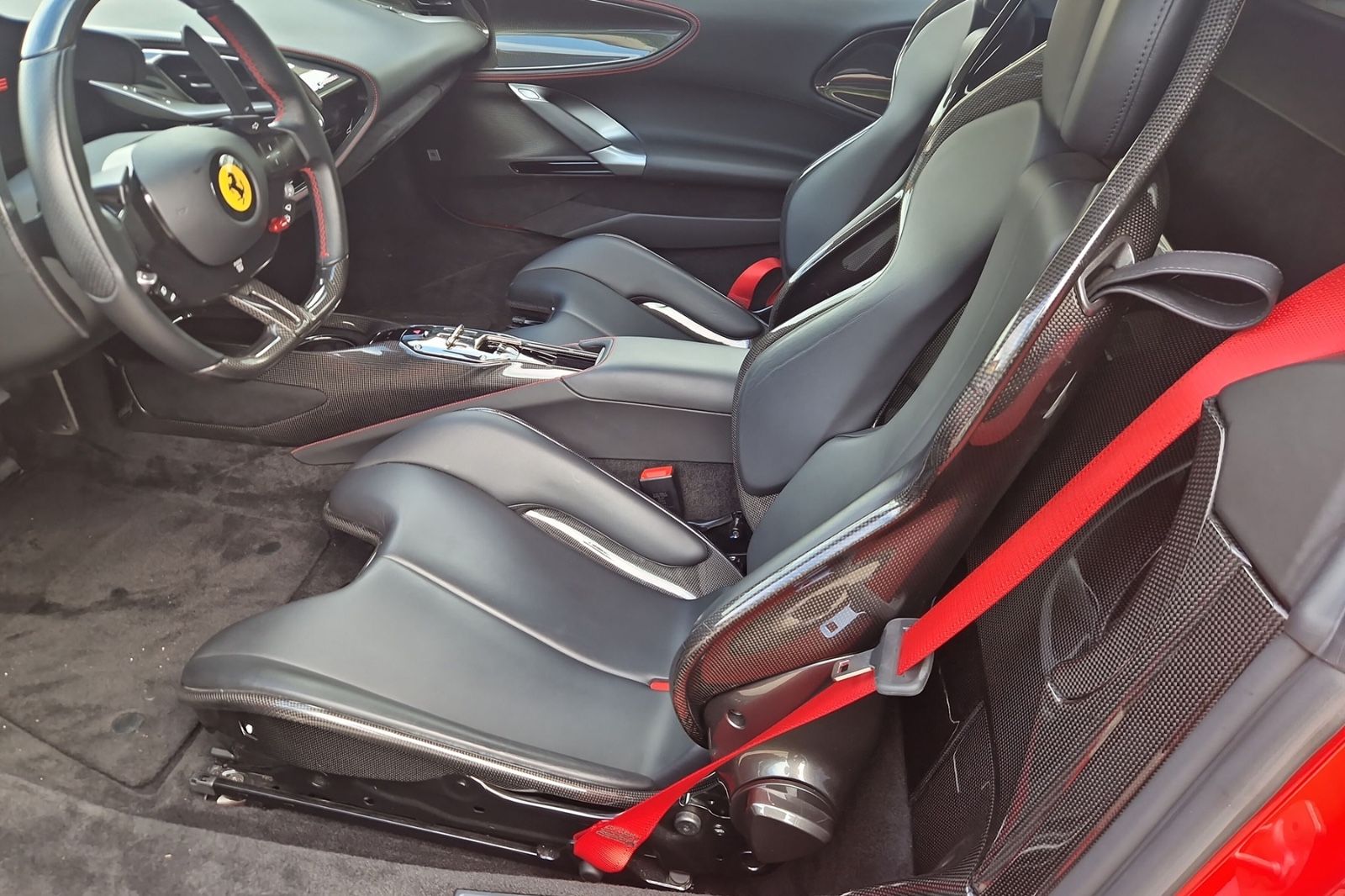 Fahrzeugabbildung Ferrari SF90*Carbon*Lift*dt.Fahrzeug*JBL*Racingsitze*