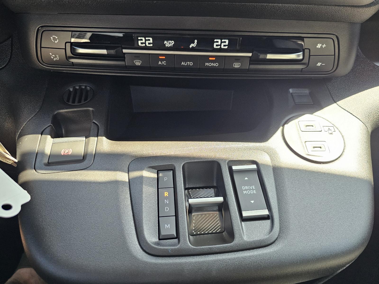 Citroën Berlingo PKW M Plus Automatik Style+Comfort*AHK*