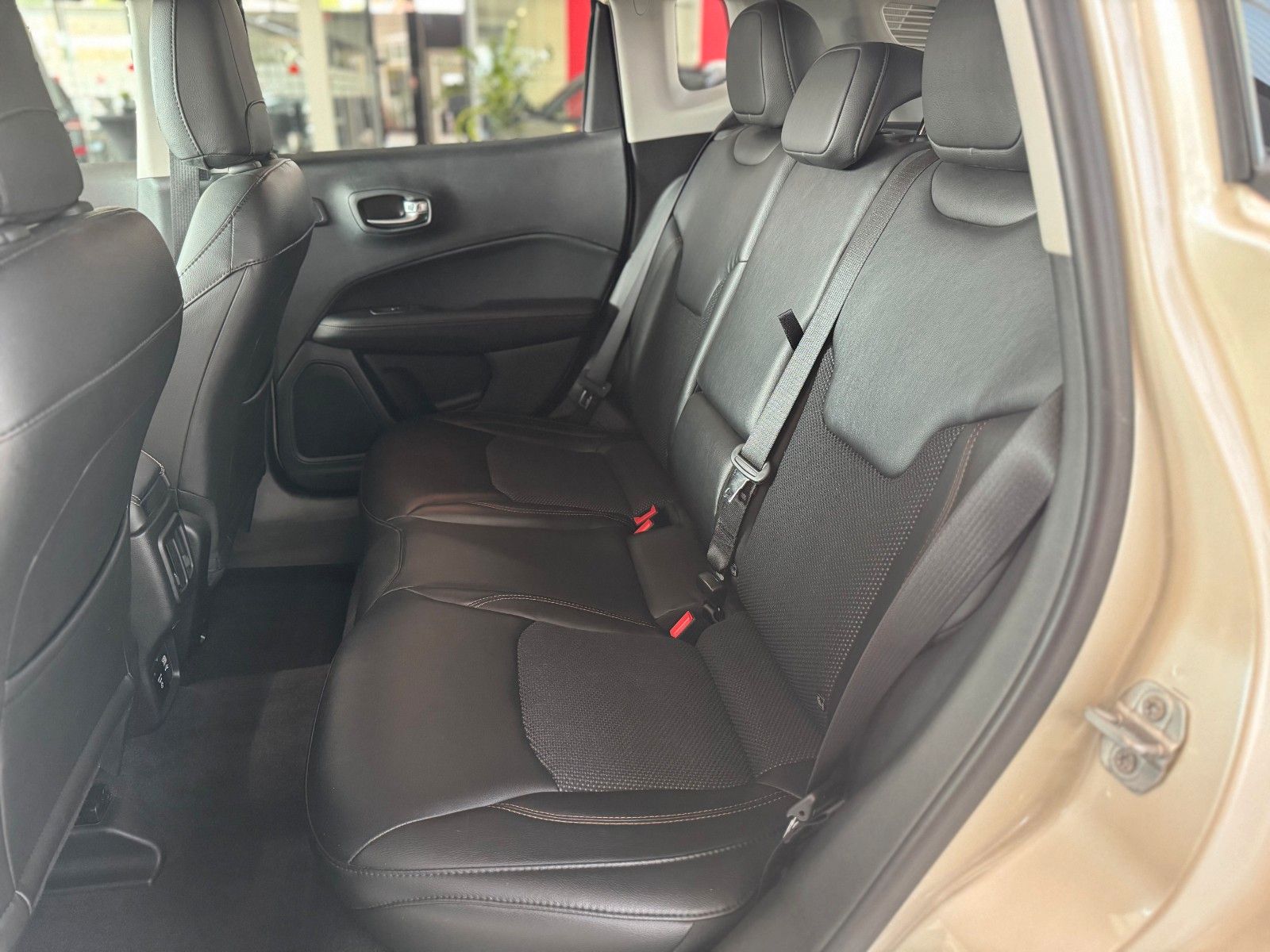 Fahrzeugabbildung Jeep Compass Limited 4WD DAB+ Xenon Beats Navi