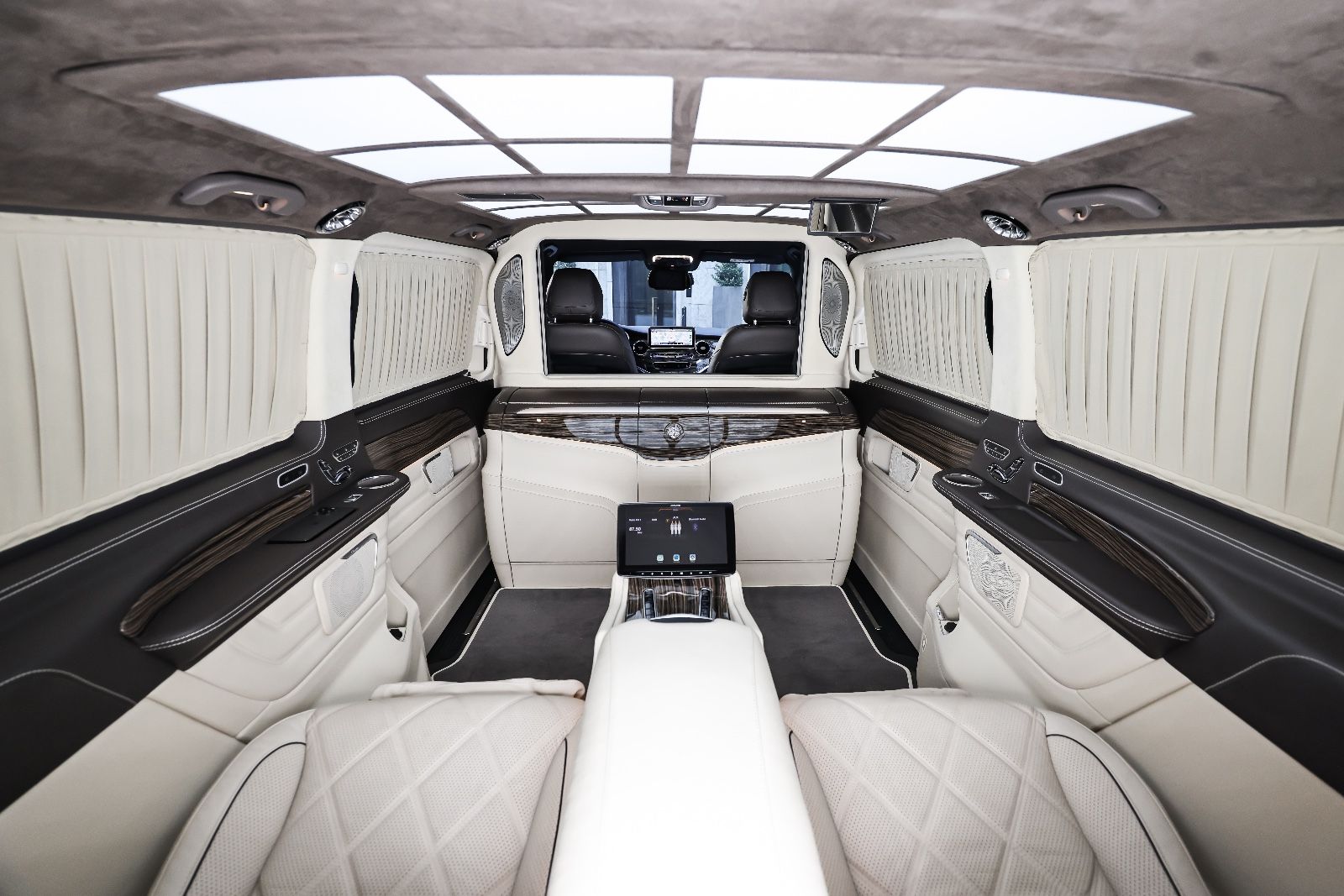 Mercedes-Benz V 300 d 4MATIC Extralong | Airmatic | VIP Luxury imagem 2