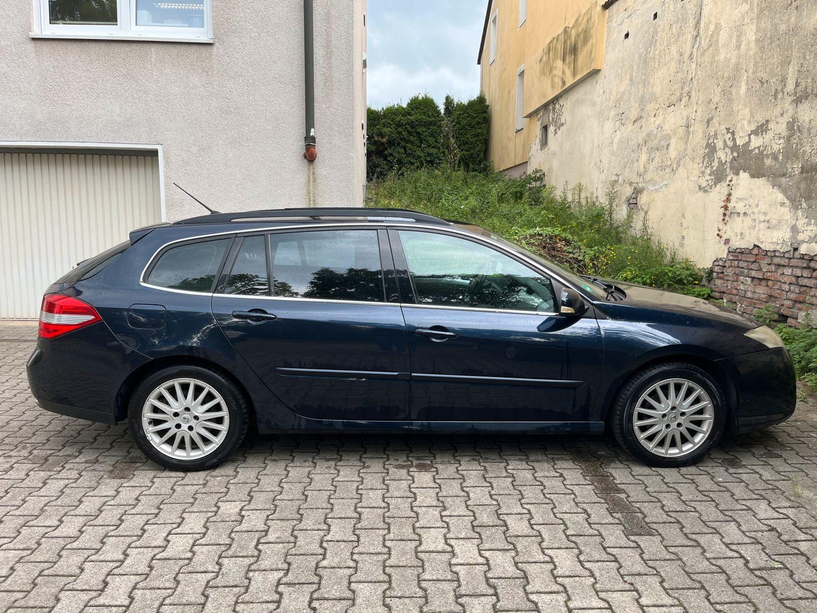 Renault Laguna 2009 — rear view