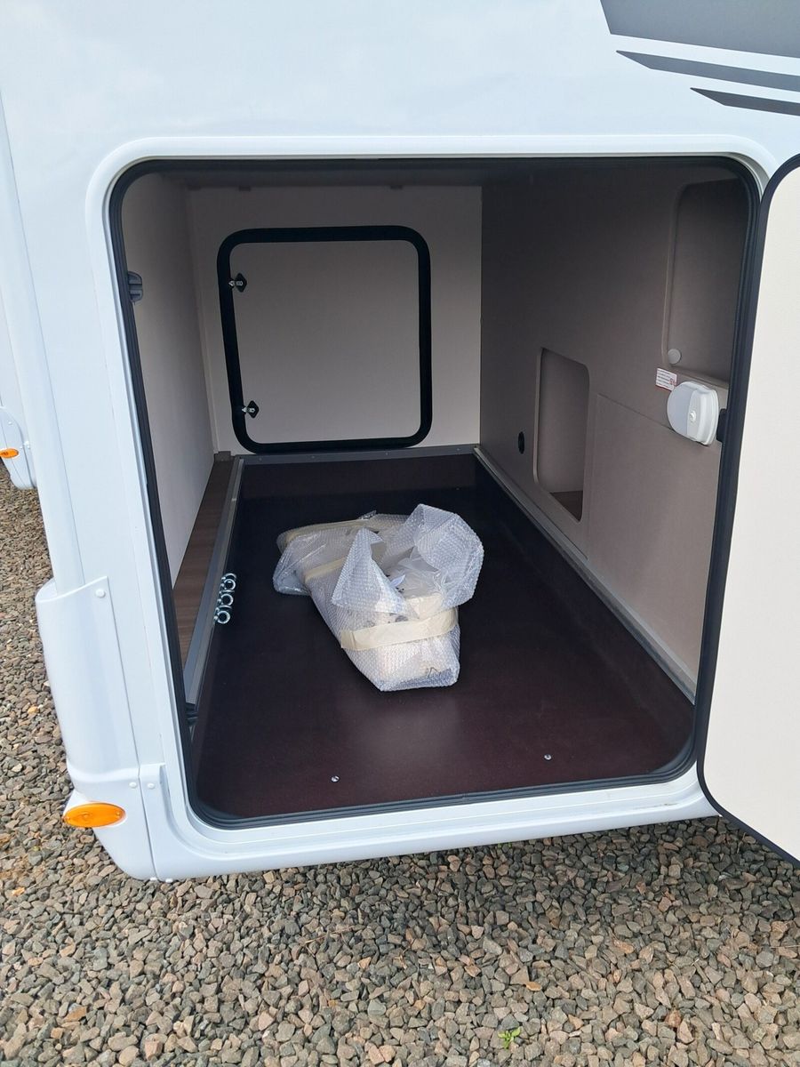 Fahrzeugabbildung Etrusco T 7400 SBC Automatik, Solaranlage, elek. Hubbett