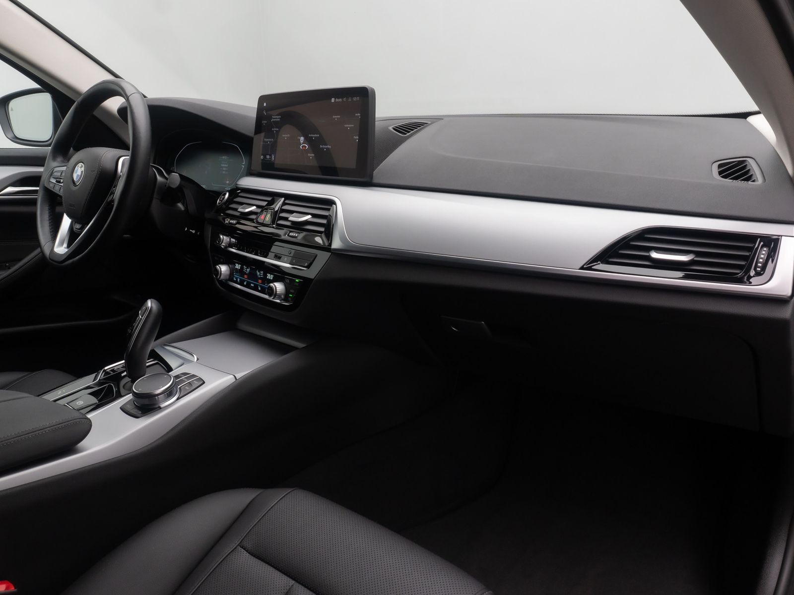 Fahrzeugabbildung BMW 520d xD Alarm Kamera DAB HUD 4xKlima Leder