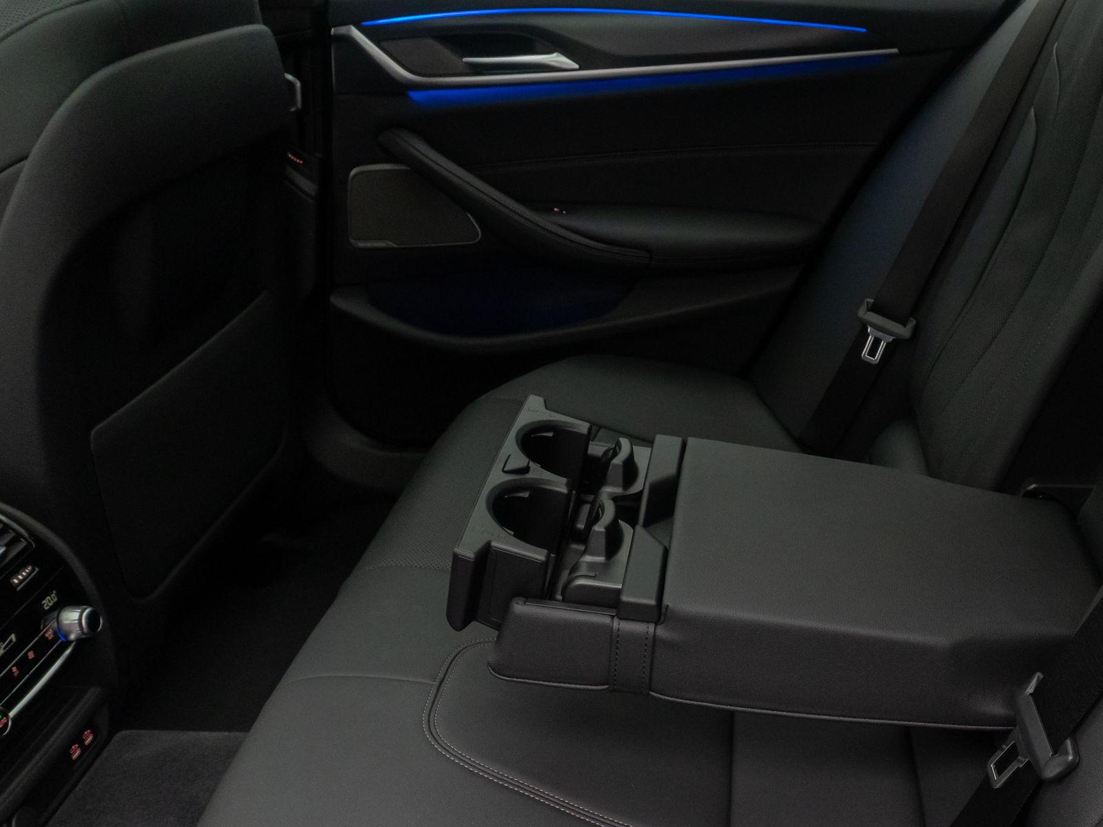 Fahrzeugabbildung BMW 530d  M Sport HUD DAB 4*Klima Laser Kamera Pano