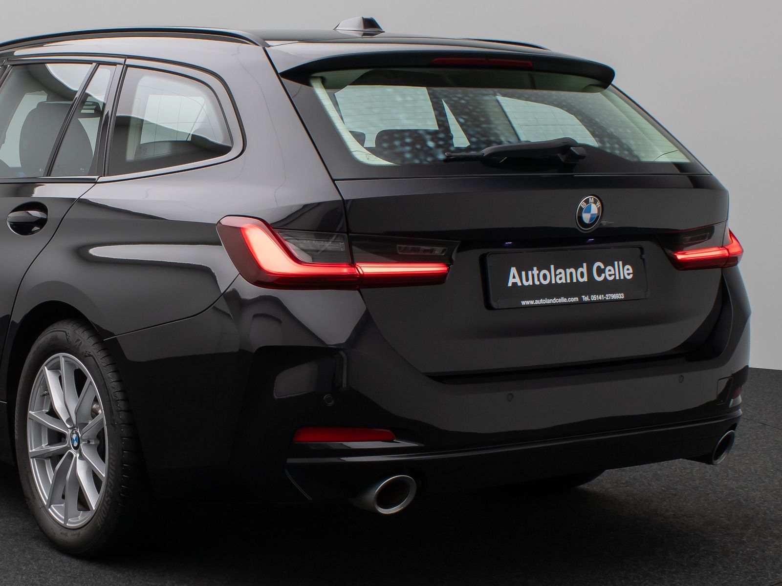 Fahrzeugabbildung BMW 330i xD DAB HUD CockPitPro PDCFernlichtassist