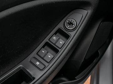 Hyundai i20 Passion Plus Navi SHZ LenkradHZG Spurhaltea.