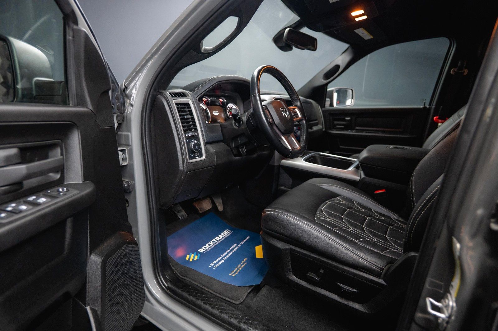 Fahrzeugabbildung Dodge RAM 5.7 V8 HEMI 4x4 OFFROAD Night-Paket *LED*AHK