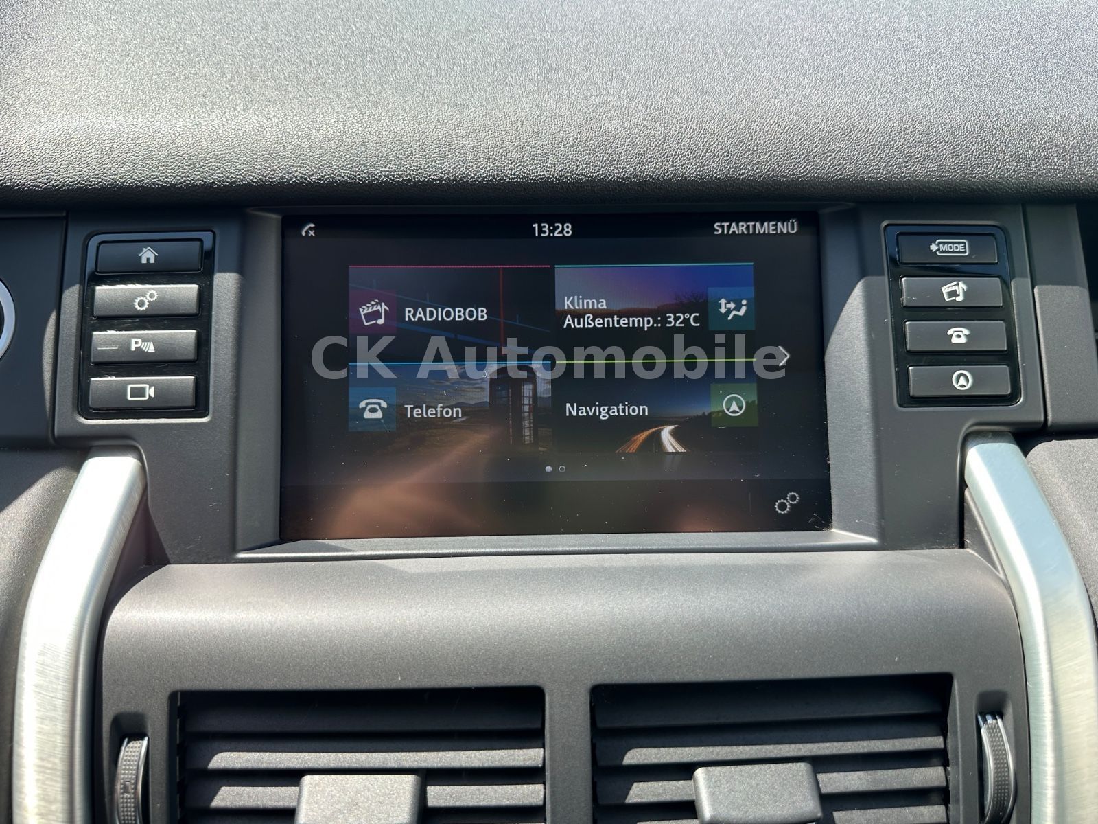 Fahrzeugabbildung Land Rover Discovery Sport 2.0 TD4 SE AWD/Navi/Bi-Xenon/Kam