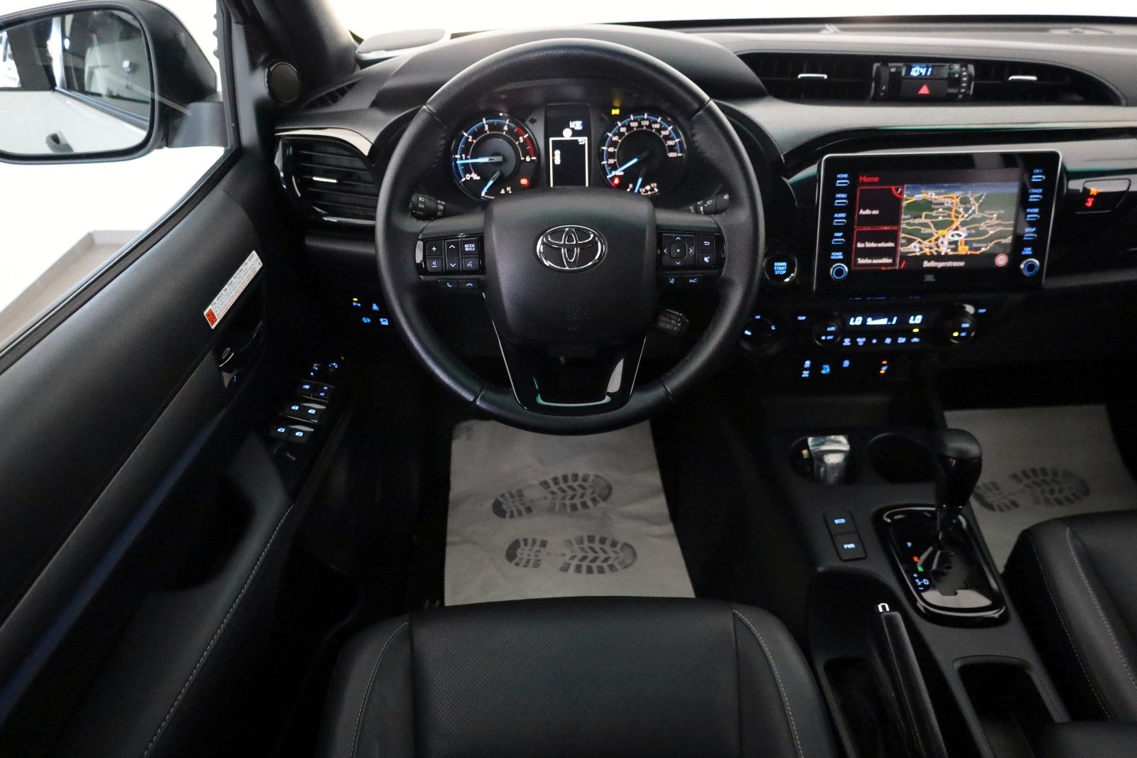Fahrzeugabbildung Toyota Hilux 2.8 D-4D Invincible, CarPlay, HardTop, AHK