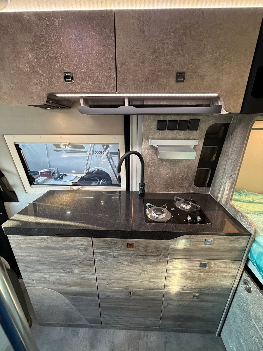 Fahrzeugabbildung Robeta Adonis - Luxus Campervan Aufstelldach