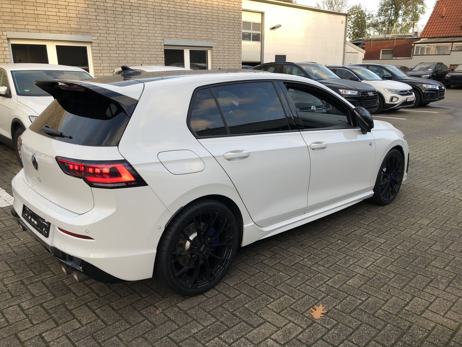 Volkswagen Golf R 2.0 TSI Performanc Black Ed Akrapovic foto 3