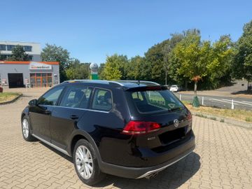 Volkswagen Golf - 6
