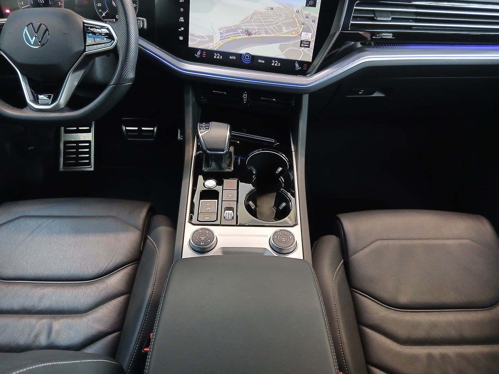 Fahrzeugabbildung Volkswagen Touareg R-Line 3,0 TSI UPE 96.000 +Navi+AHK+LED