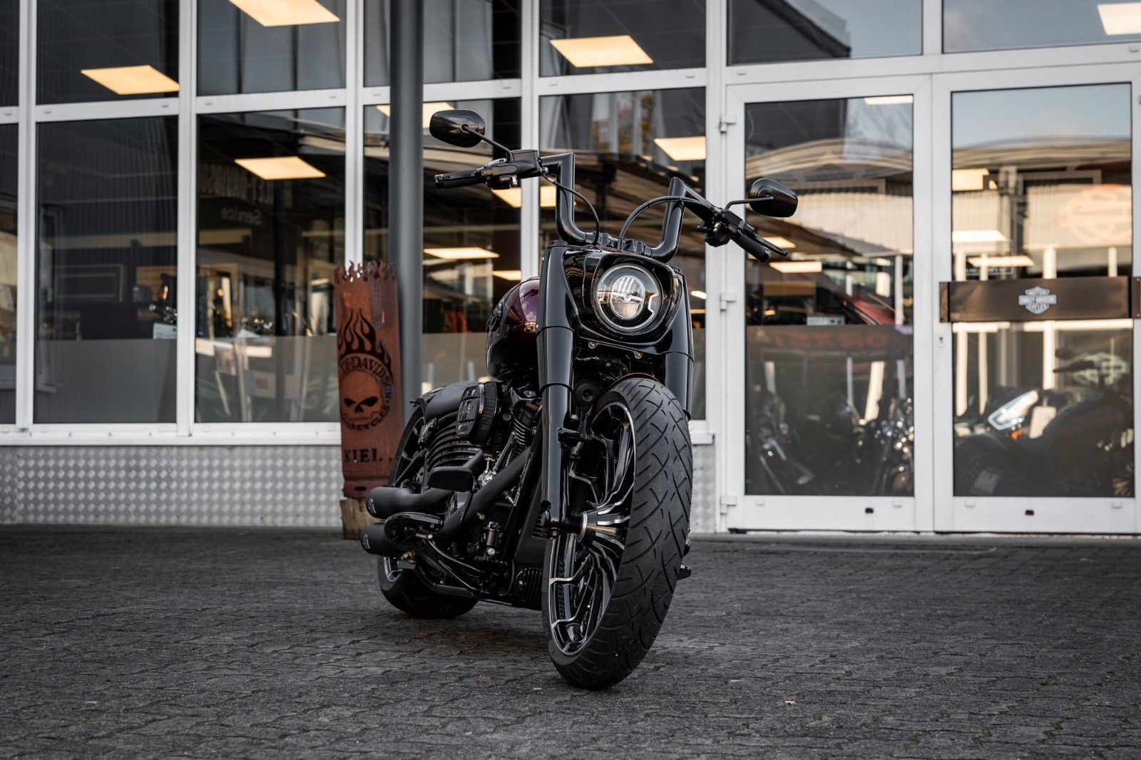 Fahrzeugabbildung Harley-Davidson FAT BOY FLFBS 114 MY24 - JEKILL&HYDE - CUSTOM