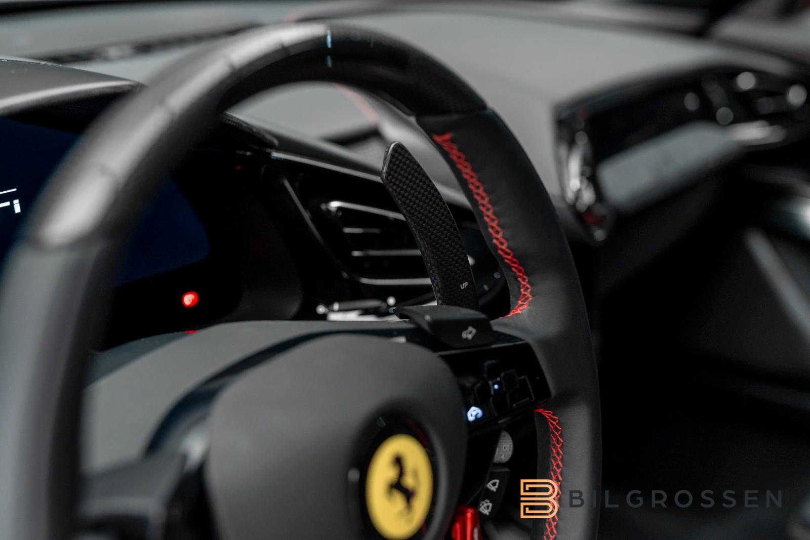 Ferrari Coupe 6.5 V12 CARBON LIFT PASSENGER DISPLAY