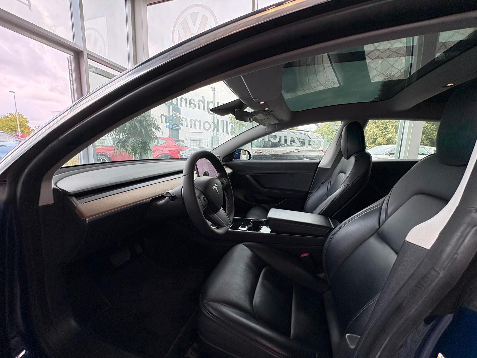 Fahrzeugabbildung Tesla Model 3 Standard Range Plus RWD 60kw