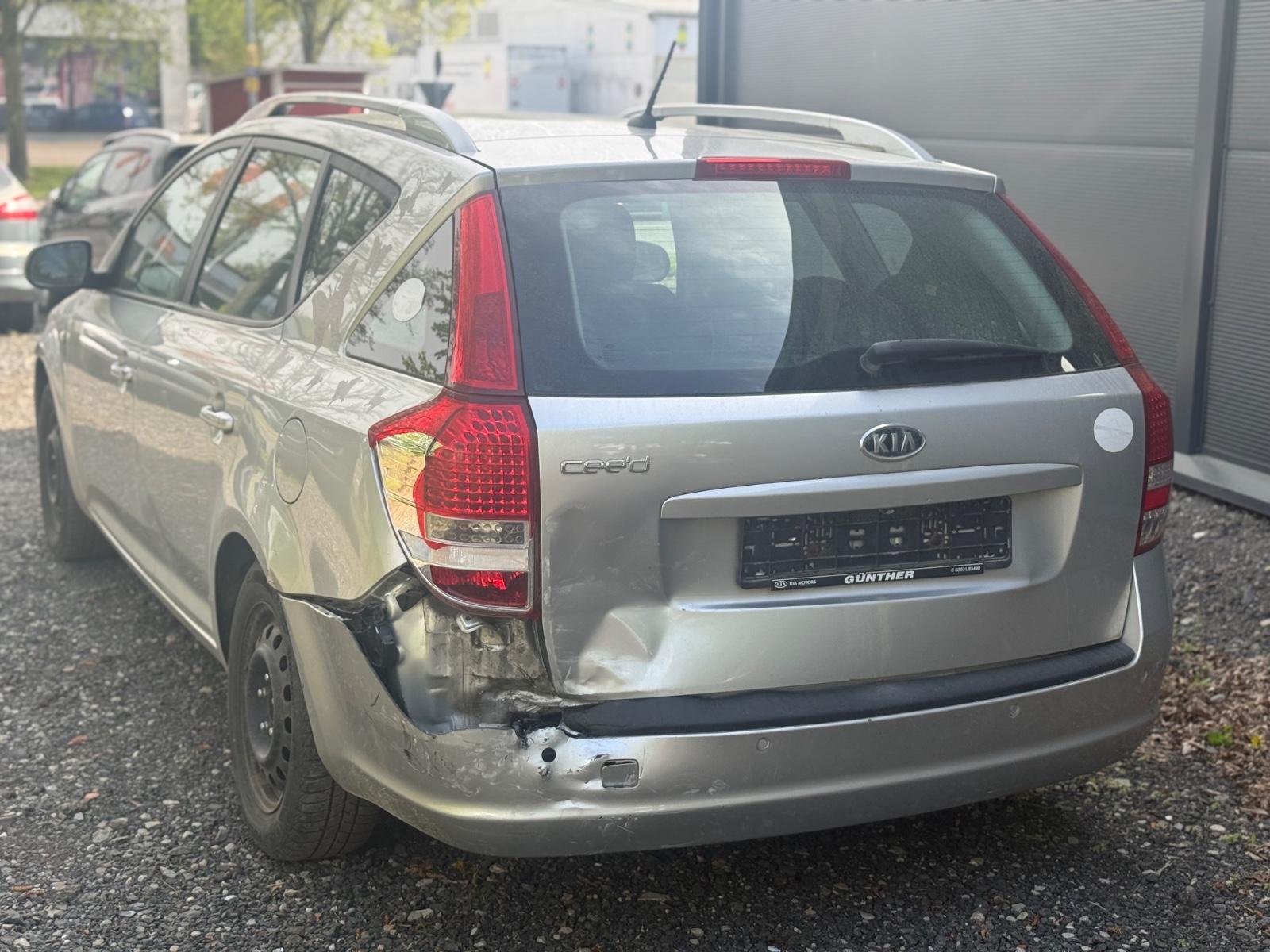 Kia cee'd 2012 — photo 10