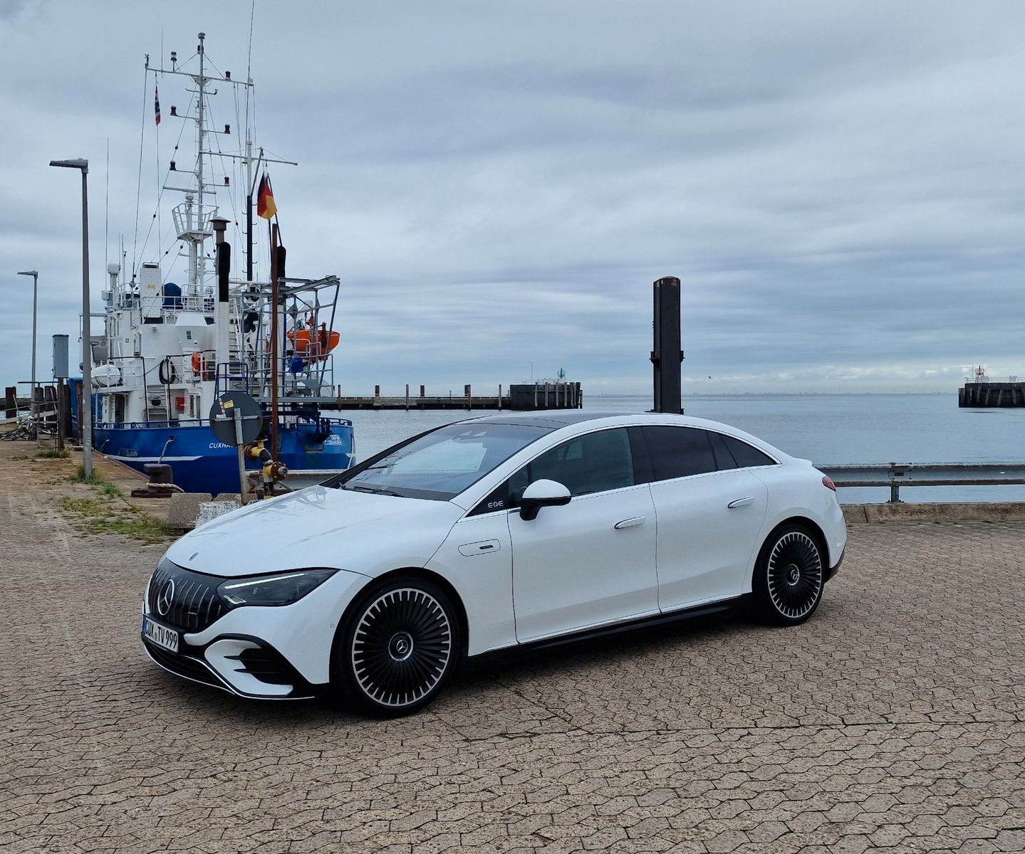 MERCEDES-BENZ EQE 43 AMG Voll,Hyper,Garantie,Massage