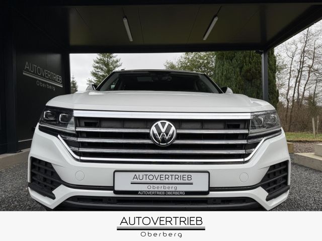 VW Touareg 3.0 TDI LED AHK ALLRAD PANO ACC 1.HAND