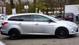 Ford Focus Turnier Titanium 1.6 Autom. BiXenon AHK - Ford Focus: Kombi, 1.6