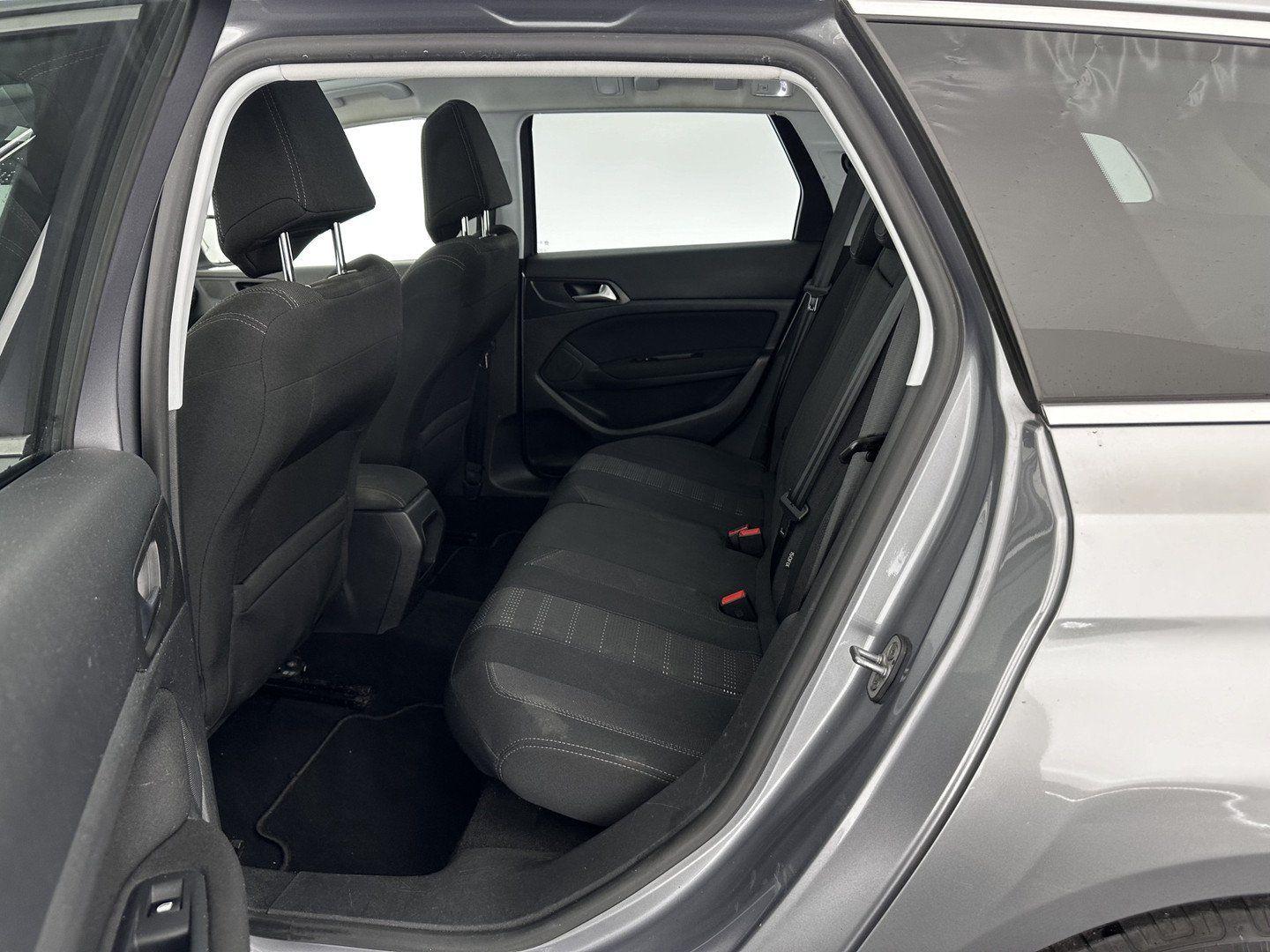 Peugeot 308 2015 — photo 9
