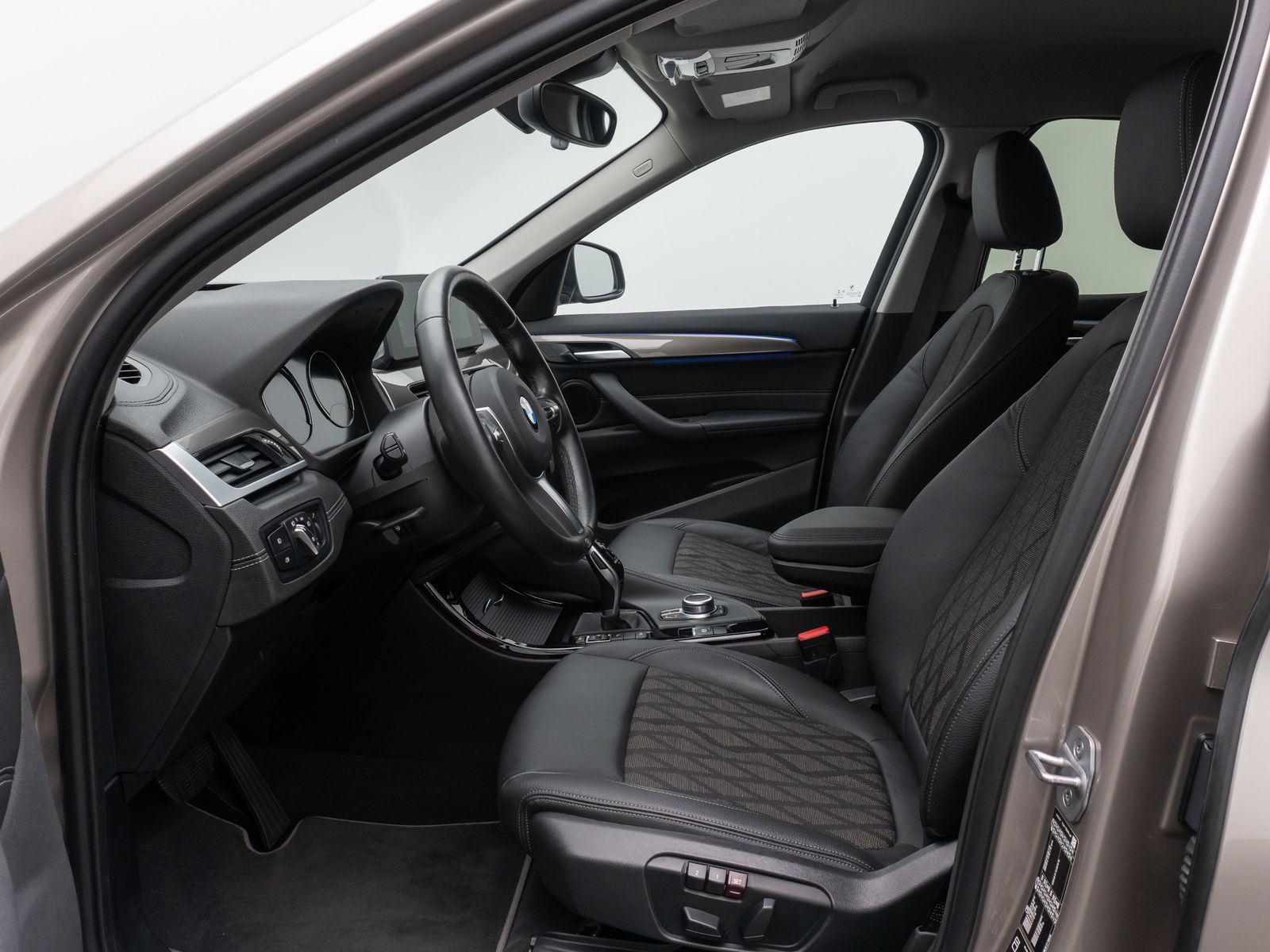 Fahrzeugabbildung BMW X1 xD20i xLine Kamera Lenkrhzg Navi+HUD DAB HiFi