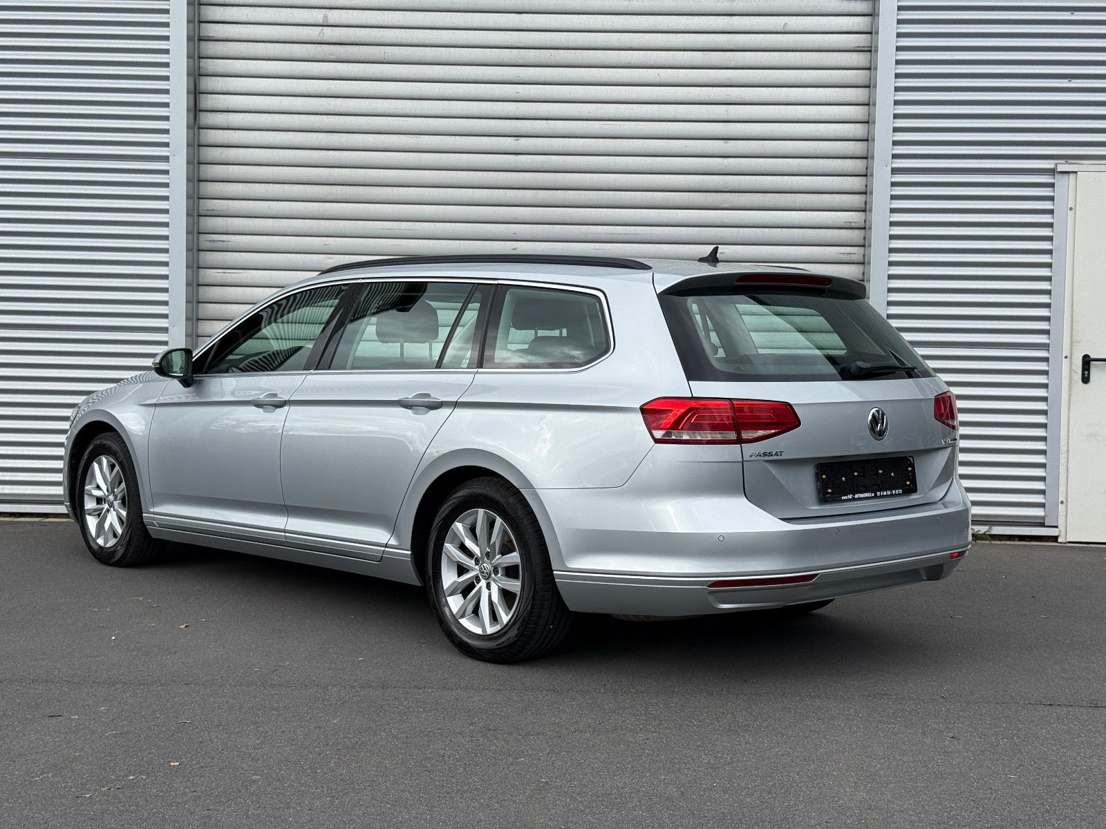 Fahrzeugabbildung Volkswagen Passat Comfortline DSG ACC Navi PDC SHZ Massage