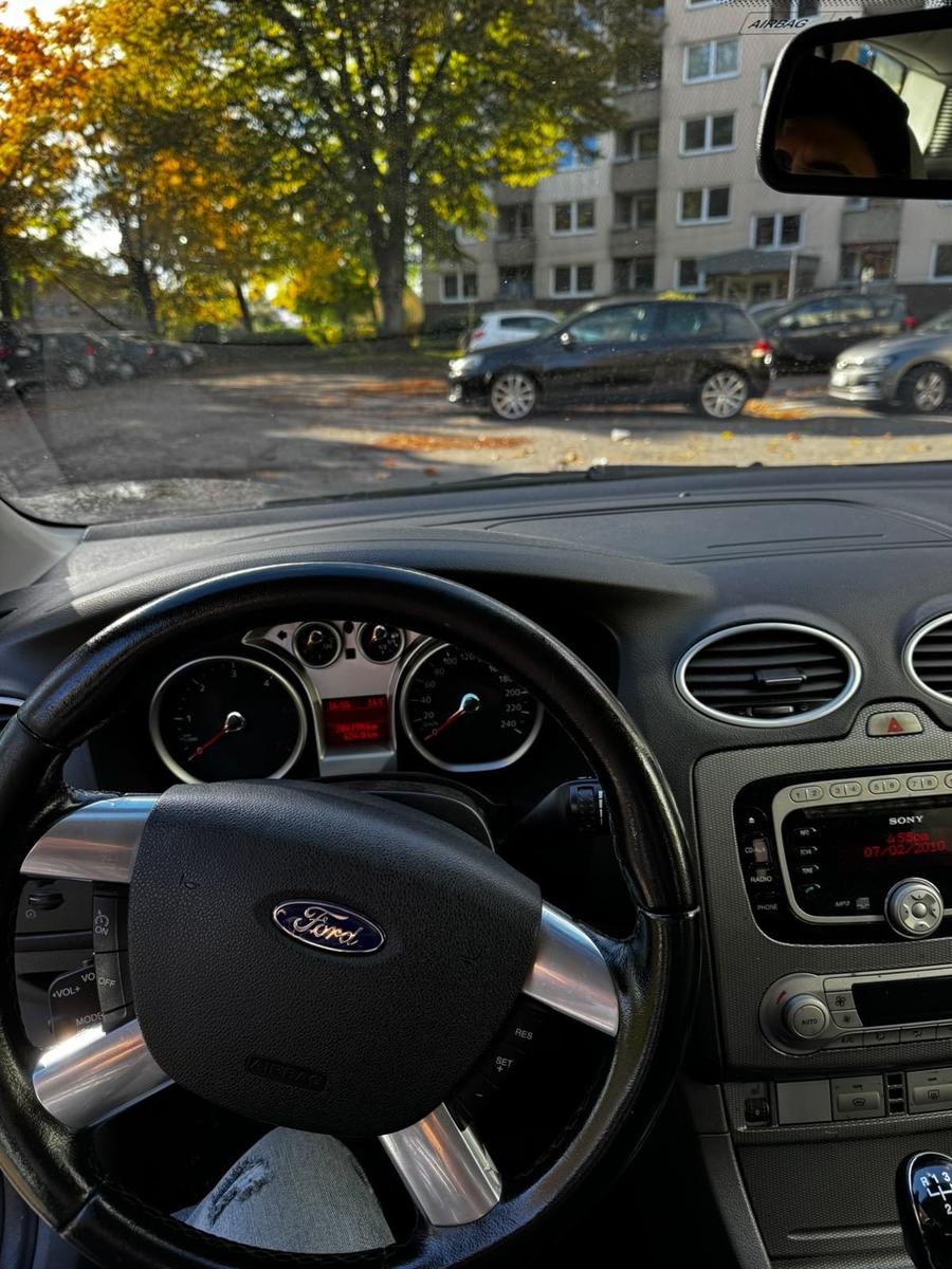 Ford Focus 2010 — photo 6