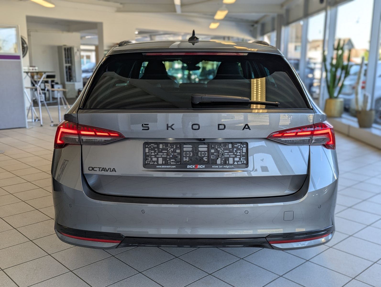 SKODA Octavia 2.0 TDI DSG Sportline Matix Assist+ 18" - Image 6