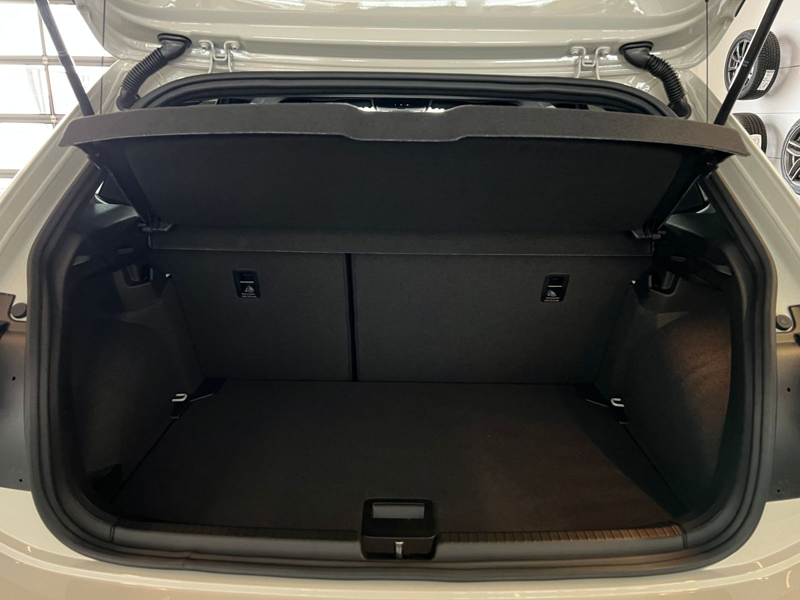 Fahrzeugabbildung Volkswagen Polo GTI 2.0 TSI DSG *IQ.Light, ACC, Ready2Disco