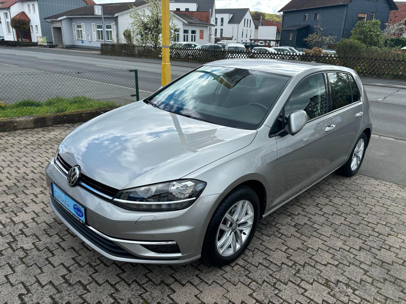 Volkswagen Golf VII Lim. 1.5 TSI *1 Hand*Navi*AHK*ACC*