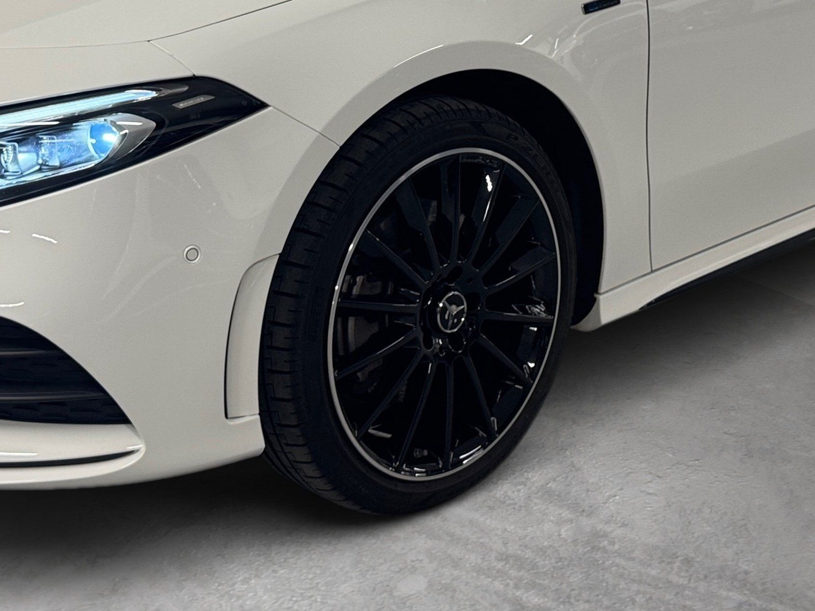 Fahrzeugabbildung Mercedes-Benz A 250 e AMG*DISTRONIC*MULTIBEAM*AHK*Pano-Dach