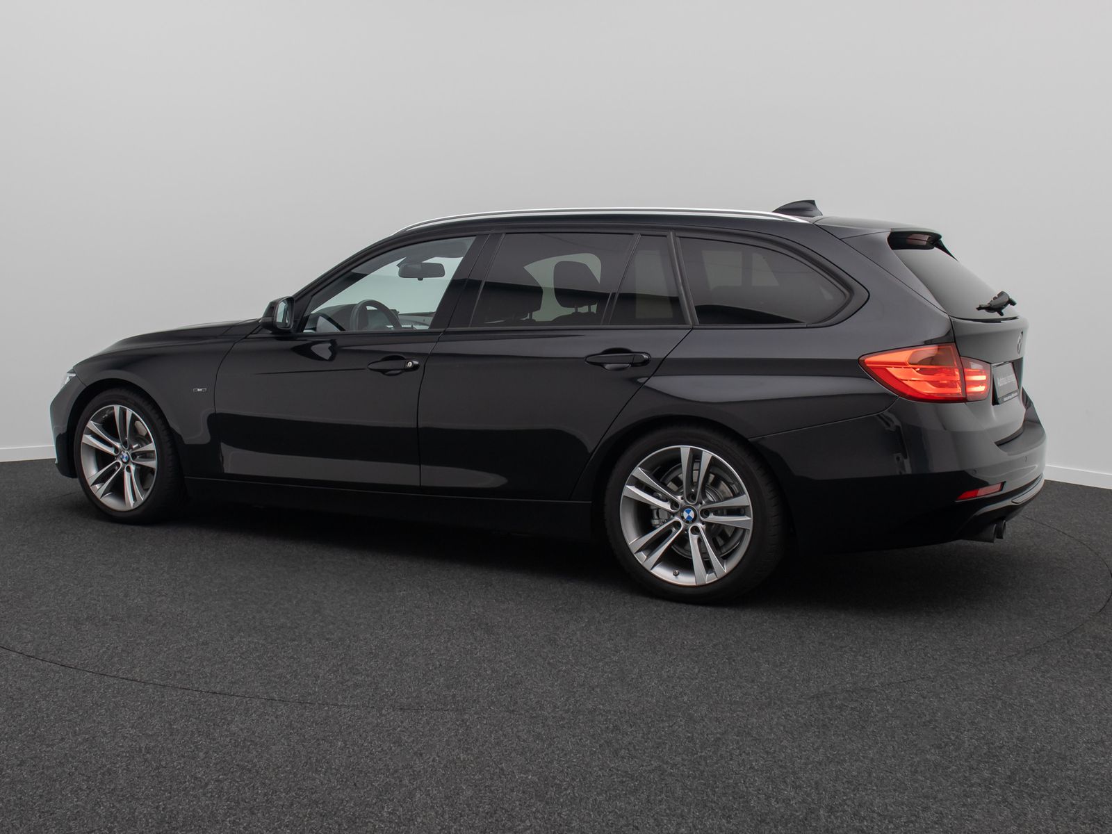 Fahrzeugabbildung BMW 325d Sport Line HUD HiFi Xenon Panorama Alarm