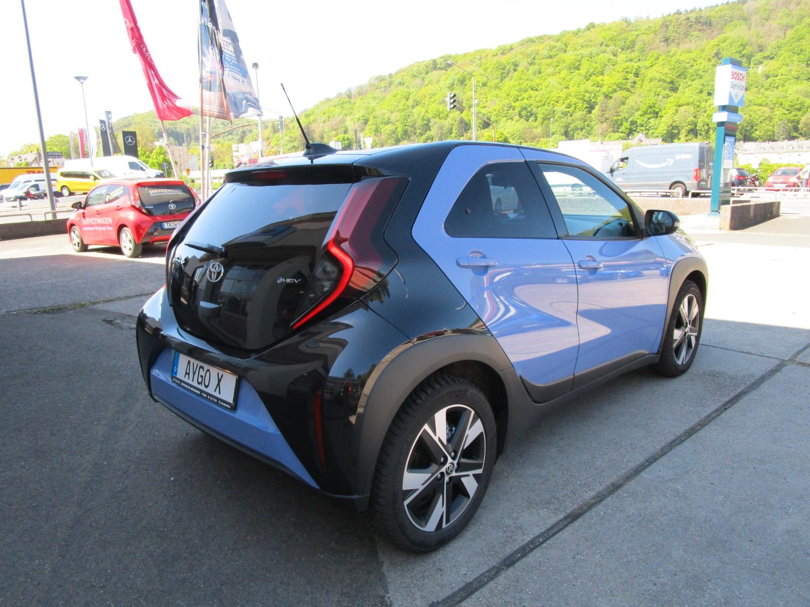 Toyota Aygo X 1,5L Hybrid Teamplayer, SH, TZL.