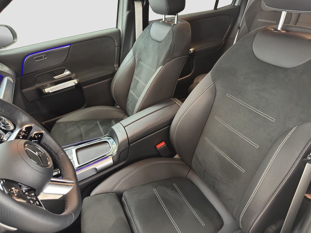 Fahrzeugabbildung Mercedes-Benz GLB 200 AMG*Night*LED*KeyLess*PDC*ParkAs*RFK*AHK