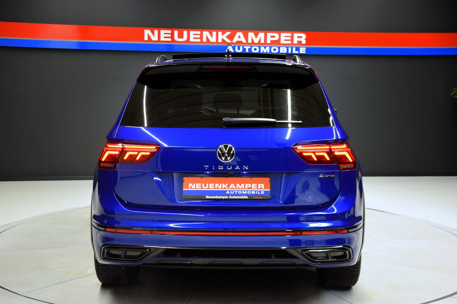 Fahrzeugabbildung Volkswagen Tiguan R-Line 4Motion Pano ACC LED HuD h/k AHK
