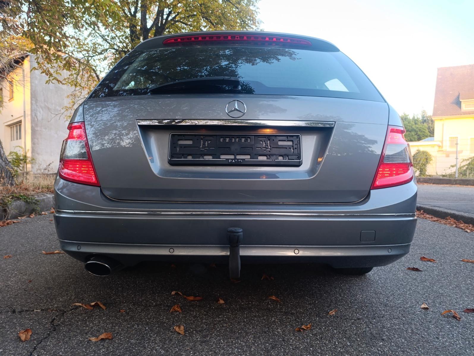 Mercedes-Benz C220 2009 — rear view