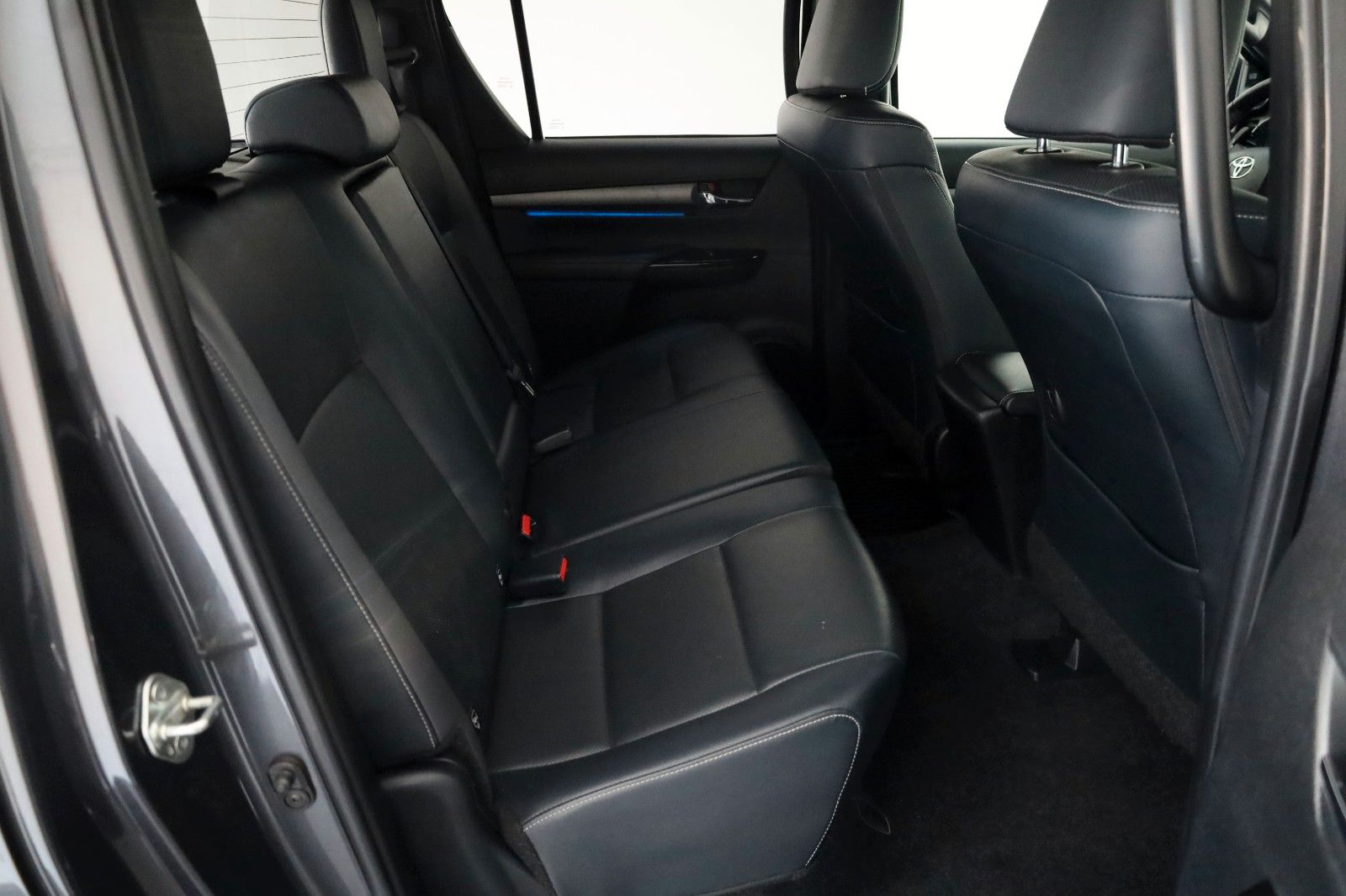 Fahrzeugabbildung Toyota Hilux 2.8 D-4D Invincible,4x4 Doka,CarPlay,Rollo