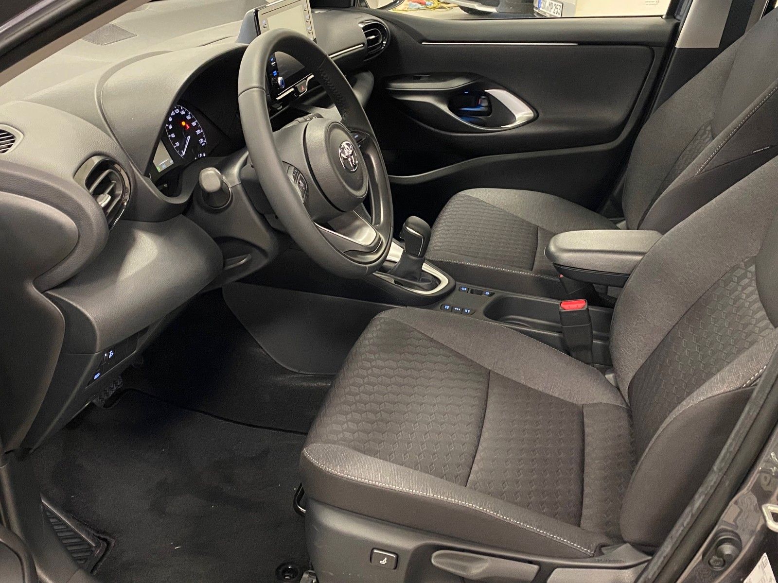 Fahrzeugabbildung Toyota Yaris 1.5 VVT-i Hybrid CVT Comfort+KAMERA+SHZ