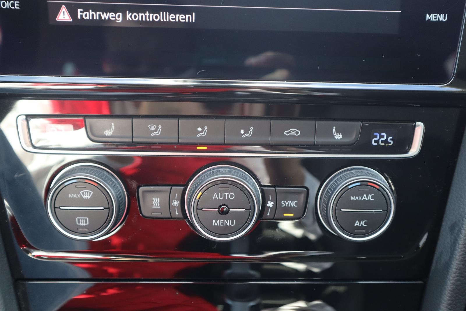 Volkswagen Golf VII Variant 1.5 TSI Highline ACC AHK LED